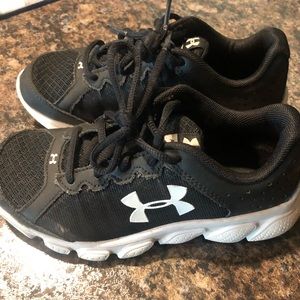 Boys Under Armour Tennis Shoes